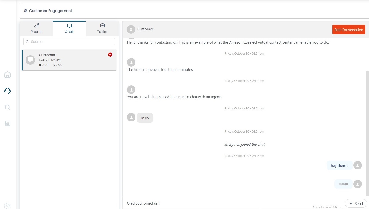 Agent desktop chat view with the conversation, channel tabs, and customer list